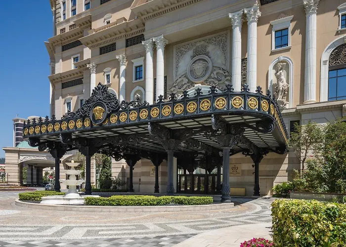 Palazzo Versace Hotel